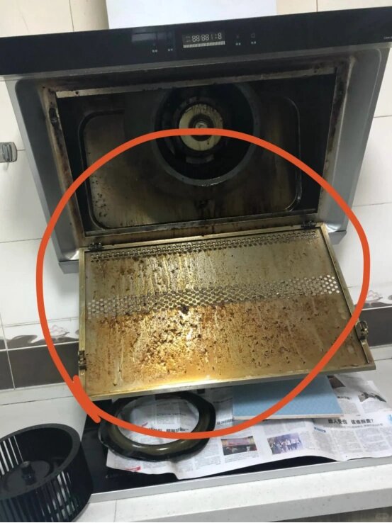 媳婦下單了我們的油煙機(jī)清洗服務(wù)，上門時(shí)婆婆卻攔著不讓拆